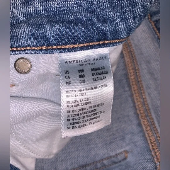 AE Ripped Mom Jean - Picture 3 of 3